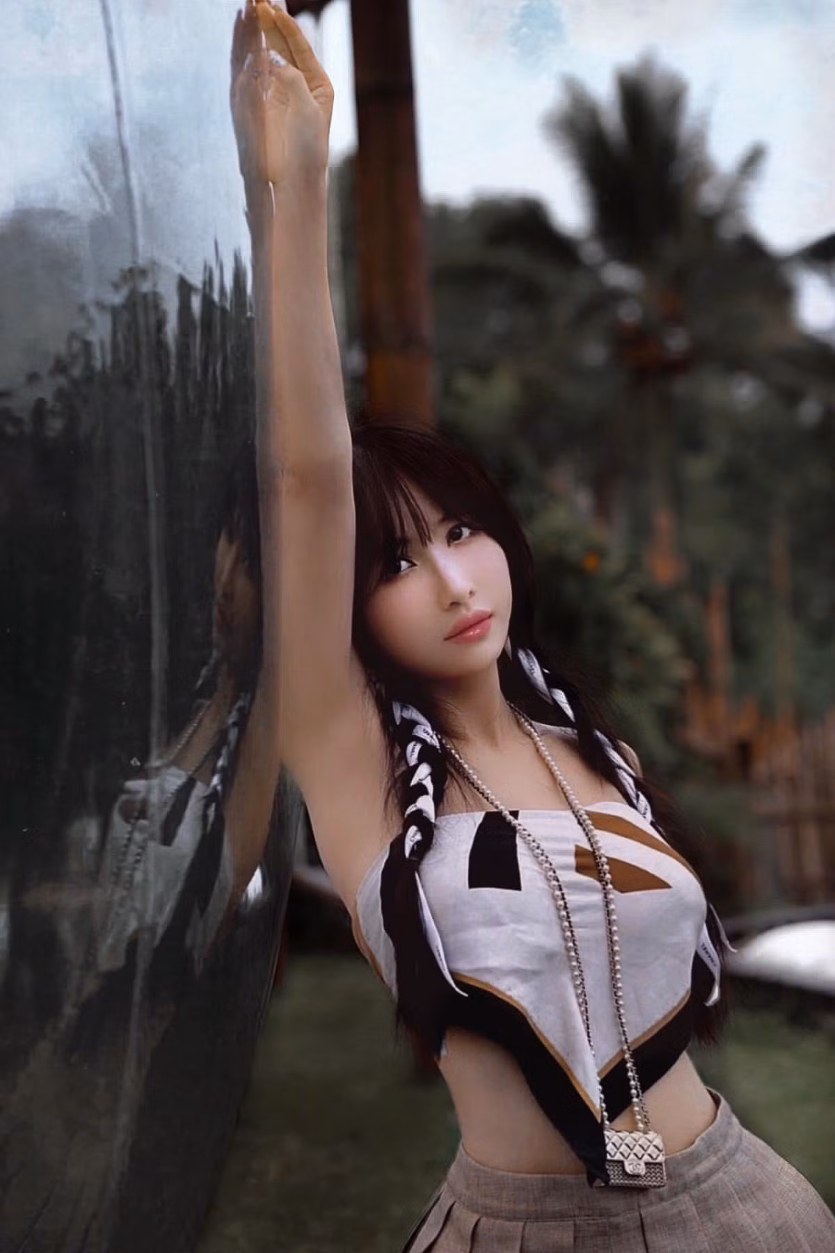 Cô hay chia sẻ những triết lý và đặc biệt, bà mẹ trẻ cực kỳ chăm "sống ảo" với tần suất ra ảnh mới liên tục.