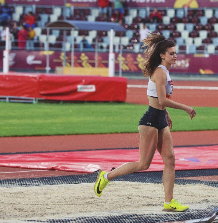 Hình ảnh của người đẹp được chia sẻ rộng rãi, cô nhận về nhiều lượt tương tác của cư dân mạng. "Xinh như một thiên thần trên đường chạy luôn đó", "Đẹp quá đi", "Nữ vận động viên xinh đẹp nhất mà tôi từng thấy",... là những bình luận của người hâm mộ.