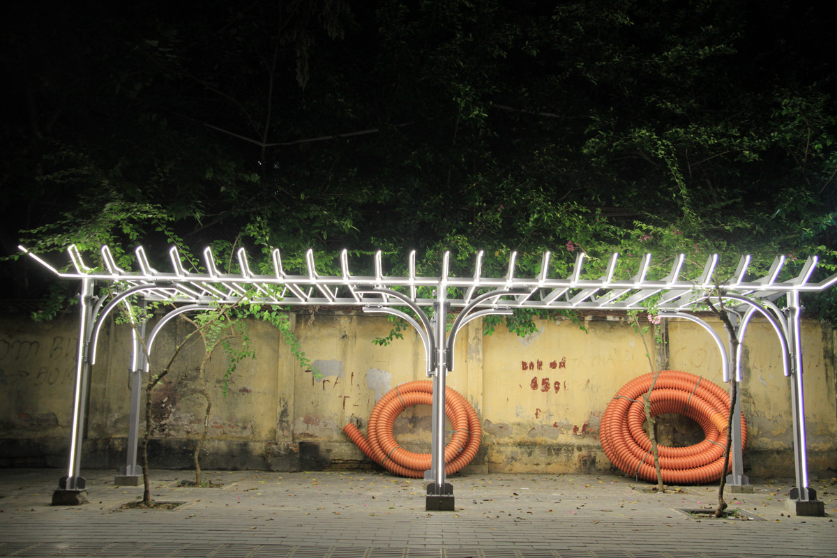 Ha Noi: Gian hoa doc dao tren via he duong Khuat Duy Tien-Hinh-23