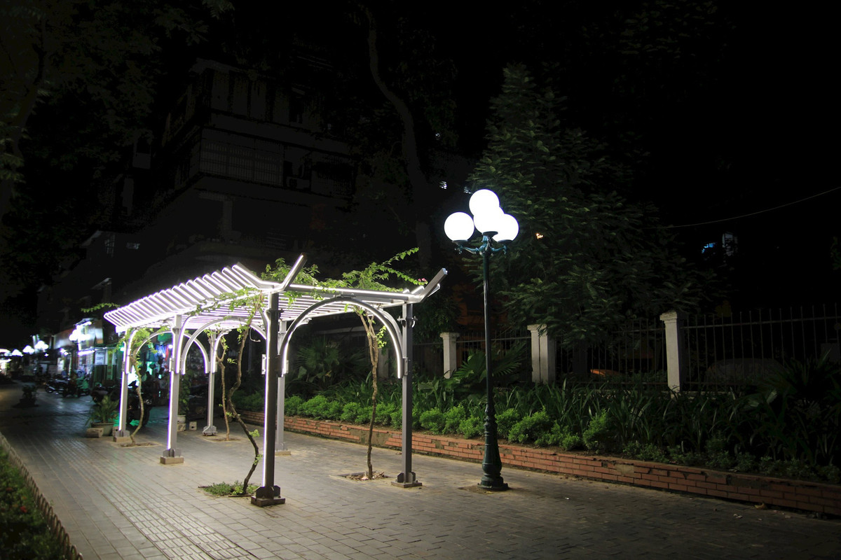 Ha Noi: Gian hoa doc dao tren via he duong Khuat Duy Tien-Hinh-7