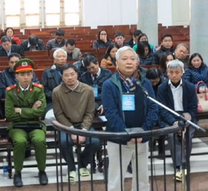 Bị cáo Tạ Bá Long.