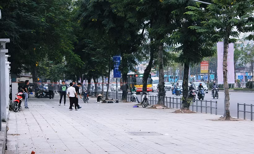 Việc cơ quan chức năng lắp barie lên các vỉa hè được nhiều người dân hưởng ứng khi từ nay họ sẽ có vỉa hè thông thoáng, không lo xe máy leo lên giờ cao điểm.