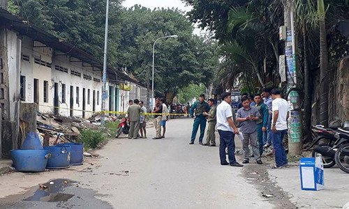 Nhan chung run ray ke lai luc phat hien dau nguoi trong thung rac