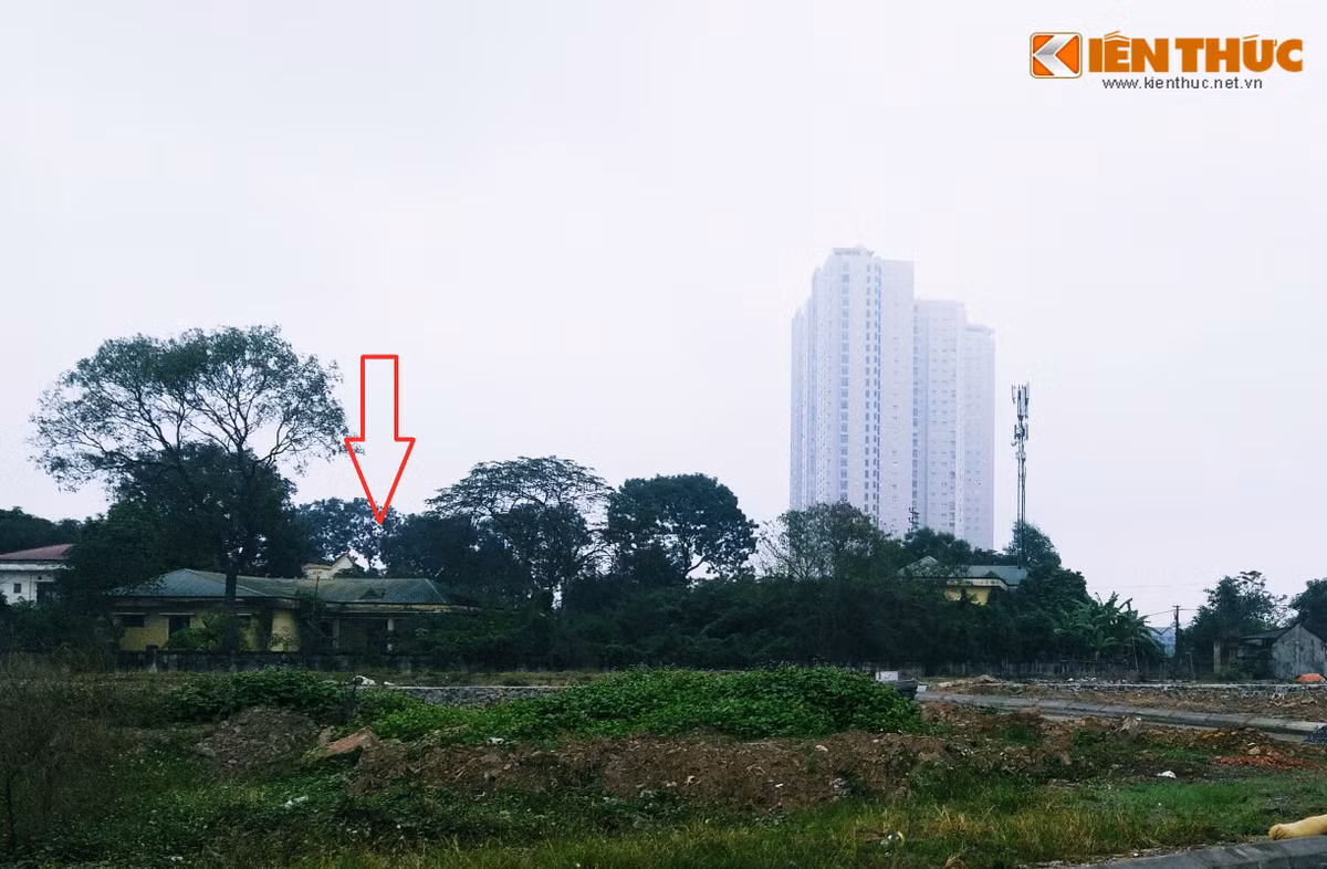 Viện Hóa học - Môi trường quân sự (Bộ Tư lệnh hóa học) tại xã An Khánh đốt rác có lẫn vỏ đạn nhựa tạo khói ngụy trang.