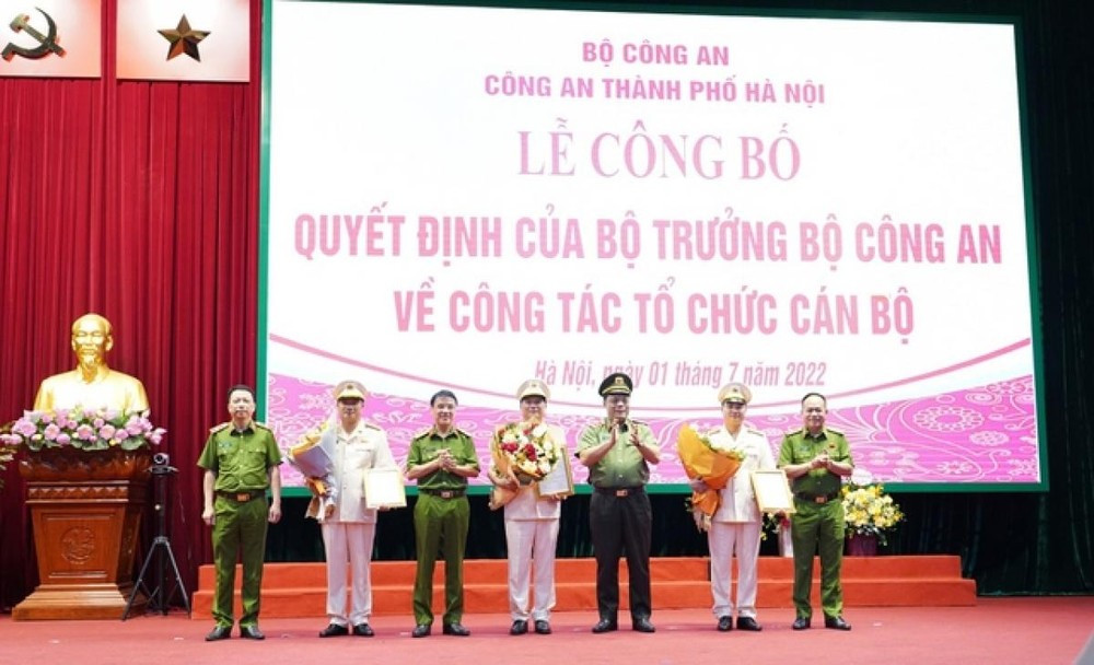 Bộ Công an bổ nhiệm 3 tân Phó Giám đốc Công an TP Hà Nội gồm: Đại tá Dương Đức Hải -Trưởng phòng Cảnh sát giao thông; Đại tá Phạm Thanh Hùng - Trưởng phòng An ninh Kinh tế; Đại tá Nguyễn Thành Long - Trưởng Công an quận Nam Từ Liêm. Ngoài 3 tân Phó Giám đốc trên, Công an TP. Hà Nội hiện có 3 Phó Giám đốc đương nhiệm là Thiếu tướng Nguyễn Thanh Tùng, Thiếu tướng Nguyễn Hồng Ky và Đại tá Trần Ngọc Dương.