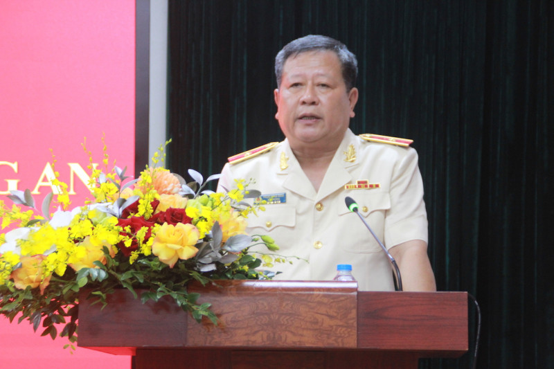 Thiếu tướng Phạm Đăng Khoa - Cục trưởng Cục Viễn thông và Cơ yếu đến nhận nhiệm vụ và giữ chức vụ Cục trưởng Cục Quản lý xuất, nhập cảnh. Thiếu tướng Phạm Đăng Khoa (SN 1966, quê quán xã Yên Hoà, huyện Yên Mô, tỉnh Ninh Bình). Ông từng giữ chức vụ Giám đốc Công an tỉnh Hưng Yên. Tháng 7/2021, ông được điều động đến nhận công tác và giữ chức vụ Cục trưởng Cục Viễn thông và cơ yếu, Bộ Công an.