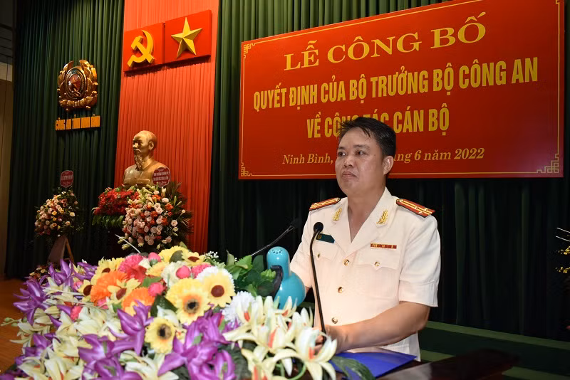 Thượng tá Tống Như Sơn - Trưởng phòng Cảnh sát Hình sự Công an tỉnh Ninh Bình được bổ nhiệm giữ chức Phó Giám đốc Công an tỉnh Ninh Bình. Thượng tá Tống Như Sơn (SN 1978, quê xã Yên Hưng, huyện Yên Mô, tỉnh Ninh Bình) có 22 năm công tác trong lực lượng Công an nhân dân.