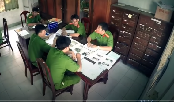 Cơ quan điều tra còn nhận định, thủ phạm phải biết rõ thời gian đi lại, học hành của cháu nên mới ra tay. Từ nhận định này, cơ quan điều tra tập trung rà soát các mối quan hệ của những người thân trong gia đình cháu N., đồng thời tìm hiểu trong thời gian gần đây, nhất là trong làm ăn gia đình có phát sinh mâu thuẫn với ai, vì đây có thể là nguyên nhân chính dẫn đến sự việc.