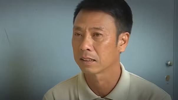 Đến 10h ngày 5/4/2016, đối tượng lại nhắn tin cho anh Dũng: “Ông vào Phan Thiết đến trước khách sạn 19-4 thì nhắn cho tôi để tôi giao con”. Hung thủ cũng không quên nhắn anh Dũng mang nốt số tiền 160 triệu, mục đích đánh lừa cơ quan điều tra. Anh Dũng vội tìm đến khách sạn như chỉ dẫn nhưng không thấy tung tích con trai, điện thoại, nhắn tin đều vô hiệu.