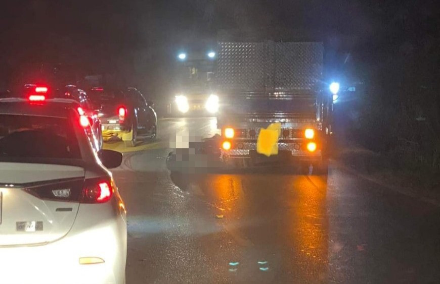 Sơn La: Xe máy va chạm ô tô tải, 2 bố con tử vong Son La: Xe may va cham o to tai, 2 bo con tu vong