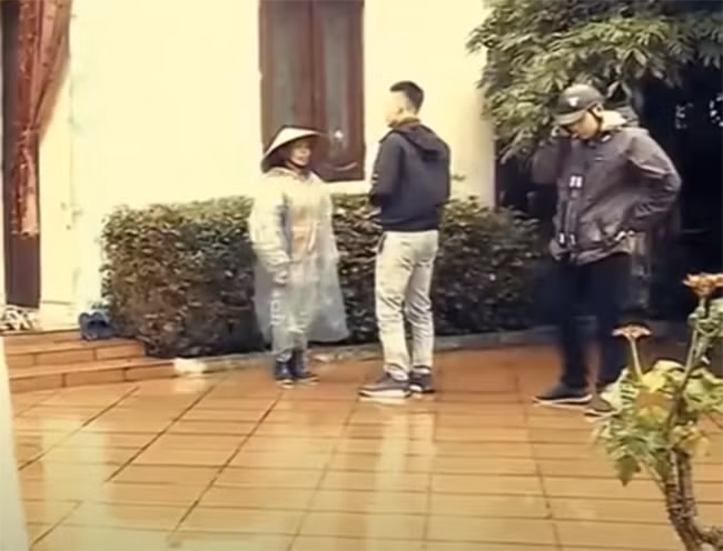 Làm việc với gia đình Tuân, người thân của đối tượng này cho hay, họ không biết Tuân đang ở đâu. Lúc này, các trinh sát phát hiện Tuân sau khi ly thân vợ đã có quan hệ tình cảm với một cô gái tại TP Hải Dương. Khi làm việc với người này, các trinh sát nắm được, rạng sáng 11/5/2018, Tuân có đến và ở cùng chị này. Tuy nhiên, thời điểm hiện tại, Tuân đi đâu không rõ. Cũng từ thông tin do bạn gái Tuân cung cấp, các điều tra viên đã làm rõ thêm được nhiều tình tiết liên quan đến vụ án.