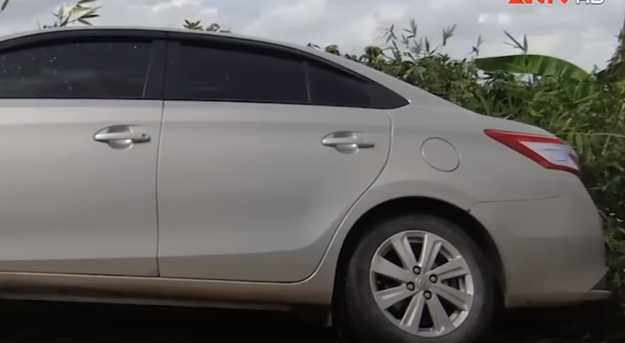 Các điều tra viên dựng lên cơ bản hành trình của vụ việc, theo đó, anh H đã đón khách tại Cẩm Phả. Vị khách này yêu cầu anh H. về Hải Dương. Trên đường về, đến khu vực đường thôn Mới, nghi phạm ra tay sát hại lái xe. Sau khi gây án, hung thủ vứt xác anh H. xuống ven đường rồi tự lái xe tẩu thoát. Quá trình di chuyển, chiếc xe bị sa xuống vệ đường, đối tượng đã cố gắng lái nhưng chiếc xe không "lên được", vì thế người này đã vứt xe lại và đi bộ, rời khỏi hiện trường.