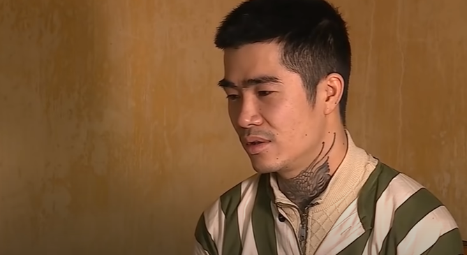 Tuân khai, thời gian gần đây gã có mâu thuẫn với bạn gái nên ngày 10/5/2018, đã quyết định đi từ Cẩm Phả (Quảng Ninh) về TP Hải Dương để nói chuyện. Sau khi lên xe taxi của anh H, Tuân thỏa thuận đi về TP Hải Dương với giá 1 triệu 200 nghìn đồng, gã ứng trước 500 nghìn đồng cho lái xe đổ xăng. Trên đường đi, hai người có nói chuyện với nhau, trong câu chuyện nảy sinh những bực dọc. Tuân chợt nghĩ sẽ cướp tài sản của anh H. để lấy thêm tiền. Gã đổi ý bảo anh H. đưa về nhà ở huyện Thanh Hà có việc.