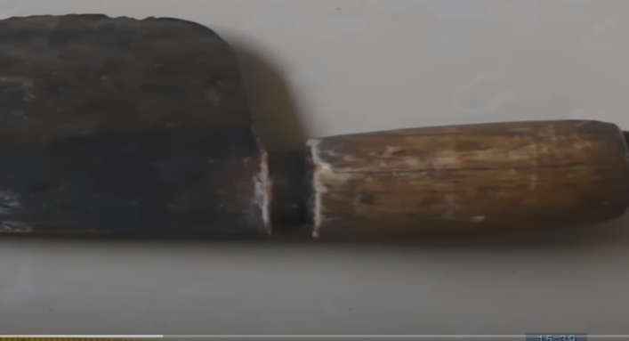 Tiến hành giám định, Công an tỉnh Dương làm rõ, thi thể được phát hiện ở đường thôn Mới chính là anh Dương Văn H. Sau khi đánh giá toàn bộ những chứng cứ có tại hiện trường, Công an tỉnh Hải Dương kết luận đây là một vụ án giết người, cướp tài sản hết sức manh động. Tại hiện trường, công an thu giữ một con dao bầu dính máu, con dao này sau đó được xác định chính là hung khi gây án. Thế nhưng, những dấu vết sinh học, dấu vết đường vân để lại trên cán dao rất mờ nhạt, không đủ giúp lực lượng kỹ thuật hình sự truy nguyên dấu vân tay, tìm ra đối tượng nghi vấn.