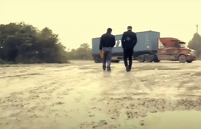 Việc rà soát những mối quan hệ, những người bạn thường xuyên qua lại với anh H. cũng được thực hiện rất tỉ mỉ, đặc biệt tập trung vào những người có tiếp xúc gần đây. Thế nhưng, những mối quan hệ này chẳng đem lại bất cứ thông tin nào giúp mở nút thắt của vụ án. Vào thời điểm mọi thứ dường như rất mơ hồ, rối rắm thì các trinh sát Công an tỉnh Hải Dương tìm được một nhân chứng vô cùng quan trọng.