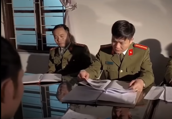 Theo trình bày của công ty taxi nơi anh H. làm việc, vào tối 10/5/2018, anh này đã bắt một vị khách "vãng lai" mà không thông qua tổng đài. Chính vì thế, phía công ty không nắm được số điện thoại, hành trình đi đến của anh H. Nhóm trinh sát được cử đi TP Cẩm Phả (Quảng Ninh) để tập trung khai thác thông tin từ nhà nạn nhân. Theo đó, người thân anh H. cho hay, vào khoảng 22h ngày 10/5/2018, anh H. ra khỏi nhà đi làm và sau đó không quay về. Ngày thường anh H. sống hiền lành, không mâu thuẫn với ai.