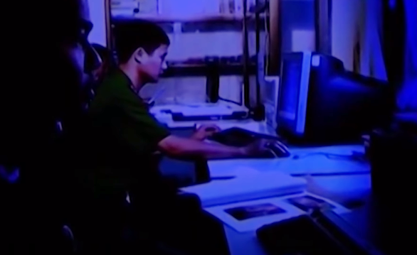 Bên cạnh công tác bảo vệ hiện trường nắm tình hình trước và sau vụ nổ. Trưởng ban chuyên án có công văn đề nghị Viện khoa học hình sự Bộ Công an, Phòng khoa học hình sự Công an tỉnh Hưng Yên và Viện kiểm sát nhân dân huyện Kim Động tiến hành tái khám nghiệm hiện trường thu thập dấu vết mới. Tại hiện trường căn cứ vào dấu vết để lại các điều tra viên khẳng định các đối tượng gây án đi vào bằng lối cổng chính lách qua mép bờ tường sát ao vào trong vườn. Sau đó, chèo qua lan can vào nhà Tam Bảo chùa Ngô Xá để gây án.