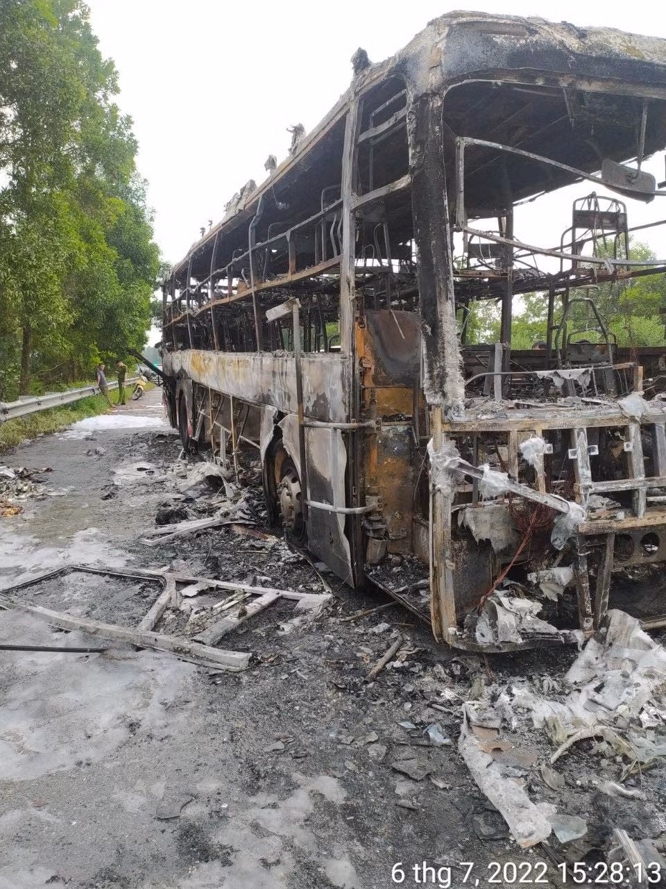 Hiện, nguyên nhân vụ xe khách giường cháy trơ khung trên cao tốc ở Hà Nam đang được cơ quan chức năng điều tra, làm rõ. 