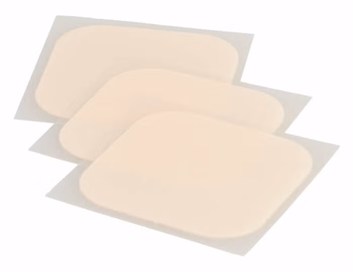 Cách sử dụng: Dán miếng dán vào ngày đầu tiên của chu kỳ kinh nguyệt, dán miếng tiếp theo cách một tuần sau đó. Sau khi sử dụng liên tục 3 tuần, dừng ở tuần thứ 4. Miếng dán rất tiện lợi, dễ sử dụng, độ bám dính cao nên không cần đến bệnh viện hay cơ sở y tế. Tuy nhiên, giá cả khá cao. Nó có thể gây một số tác dụng phụ như rối loạn kinh nguyệt, rong kinh, vô kinh.