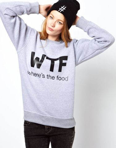 Tự tin với áo nỉ (sweatshirt). Những chiếc áo nỉ đủ màu sắc, dòng chữ, họa tiết đang là xu hướng thu hút giới mộ điệu trên toàn thế giới. Chúng chẳng quá khó mặc mà lại luôn cho bạn sự trẻ trung hơn cả mong đợi. Nhưng sẽ còn đẹp hơn nữa nếu người mặc nó có số đo vòng một…vừa phải.