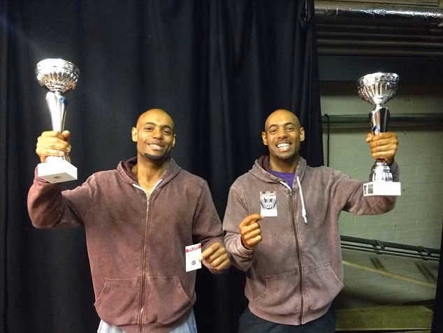 Delroy (trái) và Trevor (bên phải) vừa giành giải vô địch Thể dục Thể hình thế giới tại Miami.