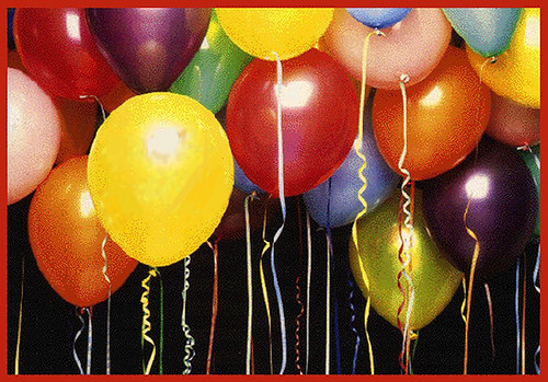 Bóng bay bơm khí hydro. Những tai nạn bỏng do bóng bay không phải hiếm gặp. Bóng được bơm khí hydro cho bay lên. Khi có lửa chạm vào quả bóng, dù chỉ là đầu thuốc lá, cũng khiến khí khí hydro thoát ra kết hợp với khí oxy gây nổ, tạo sức ép khiến cả chùm bóng nổ theo.