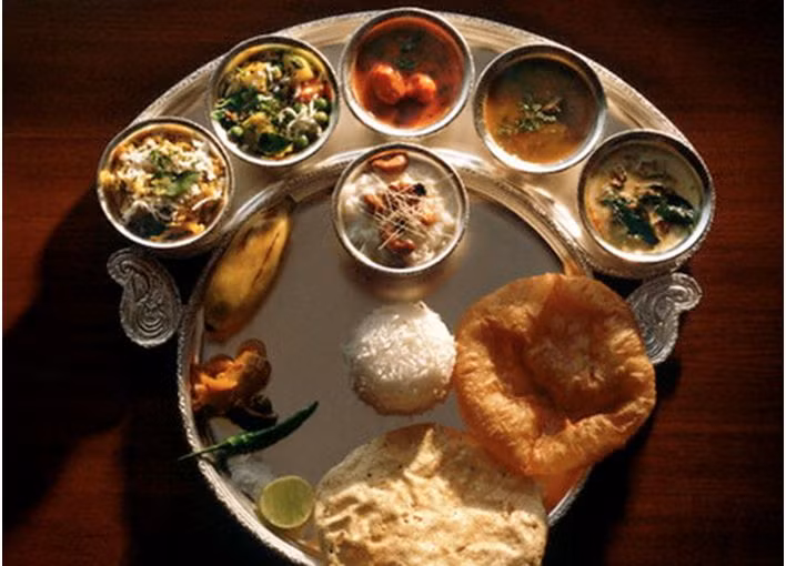 Hạn chế dự trữ thực phẩm chế biến và tiện lợi. Đừng mua các thực phẩm trong hộp, gói nếu muốn giữ sức khỏe và giảm cân. Bởi chắc chắn loại thực phẩm đã mất đi vị ngon và dưỡng chất tự nhiên do được bảo quản bằng các hóa chất.