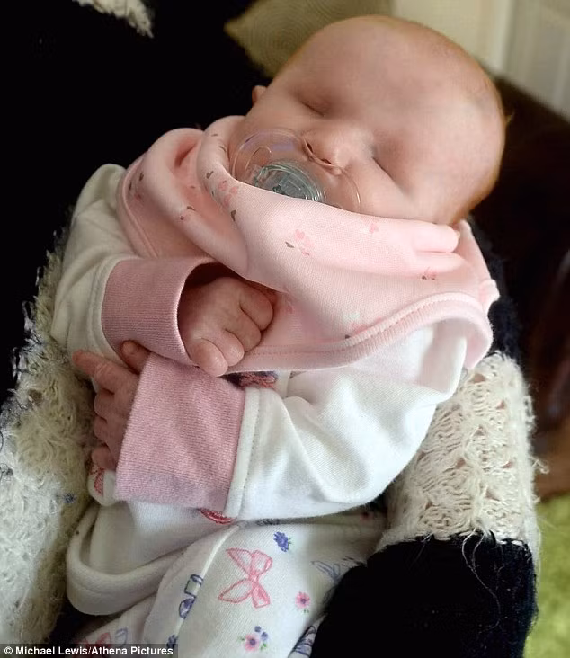 Hy huu be gai sinh ra voi di tat mat hiem gap