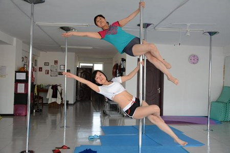 "Không bao giờ quá già để nhảy. Nếu bạn thực sự cảm thấy thích và hạnh phúc khi được làm những điều bạn thích, bạn sẽ dễ dàng vượt qua mọi khó khăn", bà Jiang chia sẻ.