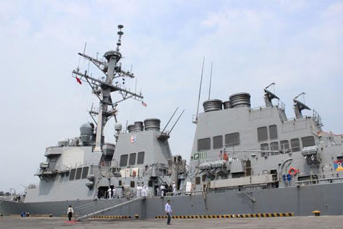 Can canh tau chien Hai quan My tham Da Nang-Hinh-2