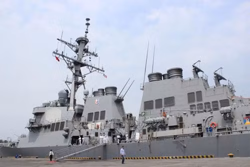 Can canh tau chien Hai quan My tham Da Nang-Hinh-2