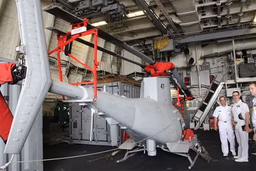 Can canh tau chien Hai quan My tham Da Nang-Hinh-4