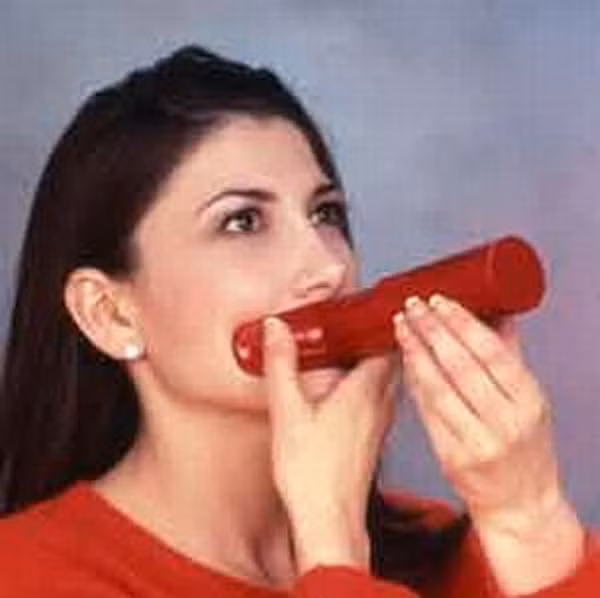 “Luscious Lips” hoạt động dựa trên quá trình hút chân không. Mỗi ngày, bạn sẽ sử dụng dụng cụ này vài lần và sau 2 đến 3 tuần là môi đã có sự thay đổi rõ rệt. Giá cho một sản phẩm “Luscious Lips” là 50 USD (tương đương 1,05 triệu VNĐ).