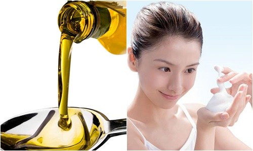 Tắm với dầu ô liu. Bạn nên sử dụng dầu ô liu loại Extra Virgin hoặc Virgin (chưa qua tinh chế, vẫn giữ được các dưỡng chất). Pha khoảng 3 thìa cà phê dầu ô liu với sữa tắm để tắm như bình thường. Làn da bạn sẽ sáng lên rất nhanh và vô cùng mịn màng. Đồng thời, giảm độ khô và bong tróc của da một cách nhanh chóng.