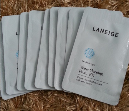 Đừng nên dùng hàng thử trên các show-room với son môi, phấn đánh mắt, kem phủ, kem trắng da… vì hàng thử được nhiều người dùng và khả năng lây nhiễm herpes sẽ rất cao. Nên dùng những gói hàng thử có sẵn và riêng biệt, đừng nên dùng chung 1 hũ, lọ trên kệ trưng bày.