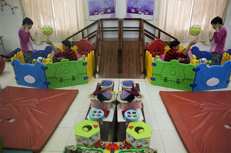 Không chỉ người lớn, con cái cũng bị ảnh hưởng.