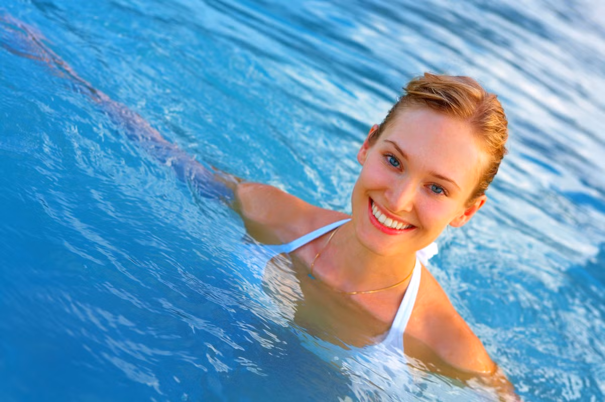 Bơi. Bơi là một bài tập khác để giảm mỡ cổ. Thường xuyên đi bơi không chỉ giúp bạn thư giãn, thoải mái đầu óc mà còn giúp bạn có được thân hình cân đối.