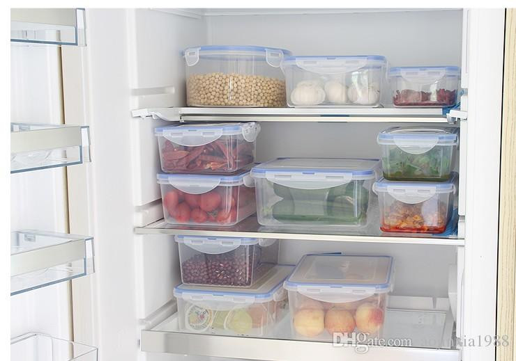 Thực phẩm dù sống hay chín cần được cho vào túi hay hộp kín trước khi để vào tủ lạnh, và để riêng ngăn đồ sống và chín. Thịt cá tươi sống chưa ăn trong ngày nên bảo quản trên ngăn đá. Ảnh: Internet