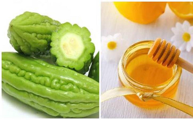 Sau đó, bạn cho mướp đắng vào máy xay sinh tố và xay nhuyễn. Ảnh: sohacdn.