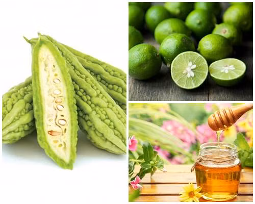 Trước hết, bạn cần chuẩn bị những nguyên liệu gồm mướp đắng, chanh và mật ong. Bạn cũng cần chuẩn bị một chiếc máy xay sinh tố, rây lọc, bát và thìa. Ảnh: mbcenter.