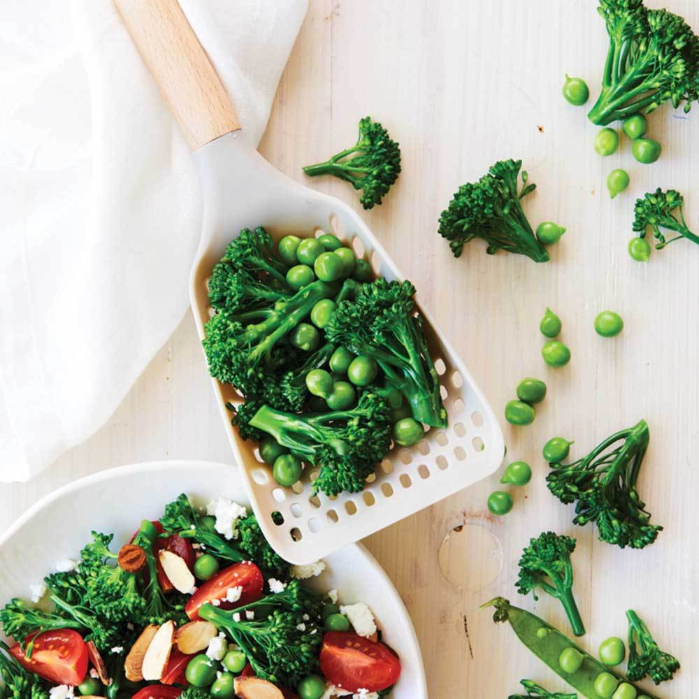 Không những vậy, với chế độ ăn ít chất béo, nhiều chất xơ, ăn chay còn giúp bạn giảm cân. Ảnh: shopify.