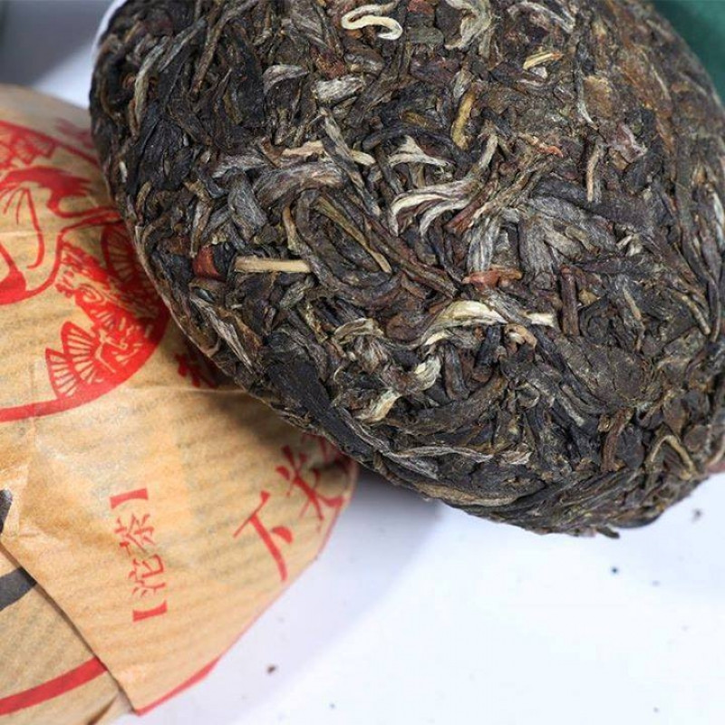 Năm 2005, nửa ký trà Phổ Nhĩ 64 năm tuổi đã được đấu giá thành công ở mức 132.556 USD (khoảng 3 tỷ đồng). Ảnh: nhasachlienhoa.