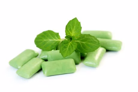  Khi đã no, nên ăn kẹo bạc hà để giảm cảm giác thèm ăn, nhất là khi thấy thực phẩm hấp dẫn: Không những thế, hương vị thơm mát của bạc hà còn khiến bạn cảm thấy thoải mái, tự tin hơn. 