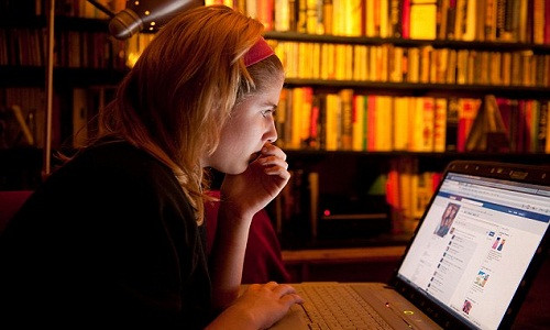 noi doi tren mang xa hoi co the mac benh hoang tuong hinh anh