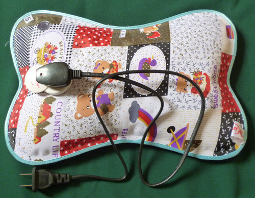 Khi cắm điện, đèn báo trên phích cắm báo sáng, nạp đủ nhiệt đèn sẽ tắt. Bạn cũng có thể không cần chờ đèn tắt, thay vì đó hãy dùng tay ước lượng độ nóng theo ý muốn.