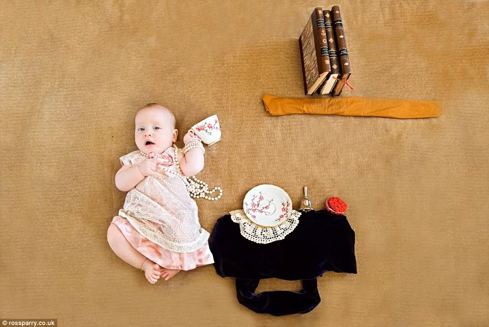 Neil bắt đầu chụp ảnh trẻ sơ sinh khi cô chuyển tới sống ở London vào năm 1998.