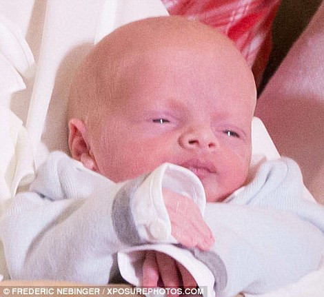 Đây cũng là cặp song sinh đầu tiên trong gia đình hoàng gia kể từ thế kỷ 13.