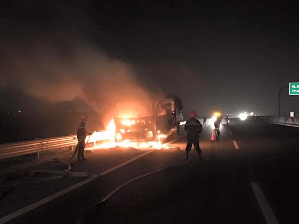 Hiện trường vụ cháy xe.