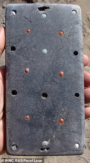 Sở dĩ khu vực này được gọi "Atlantis của Nga" là bởi nơi đây ngập chìm trong nước và chỉ phát lộ vài tuần vào khoảng tháng 5 - 6 mỗi năm.