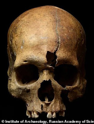 Trong thời gian này, cháu trai của Thành Cát Tư Hãn là Bạt Đô đã tàn sát nhiều người dưới sự cai trị hung bạo để củng cố quyền lực.